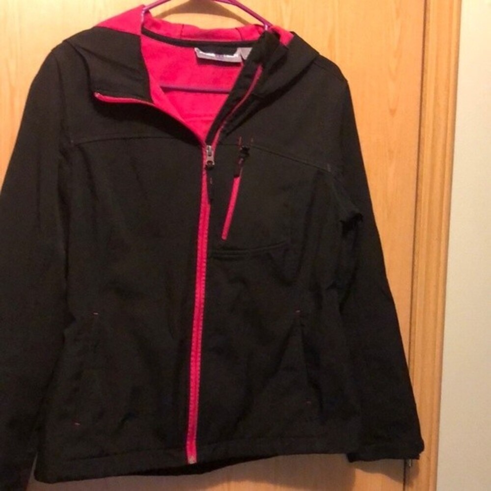 Free tech size medium black lightweight jacket soft shell